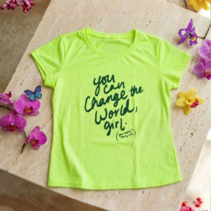 Camiseta amarilla para mujer con frase motivacional You Can Change the World Girl.